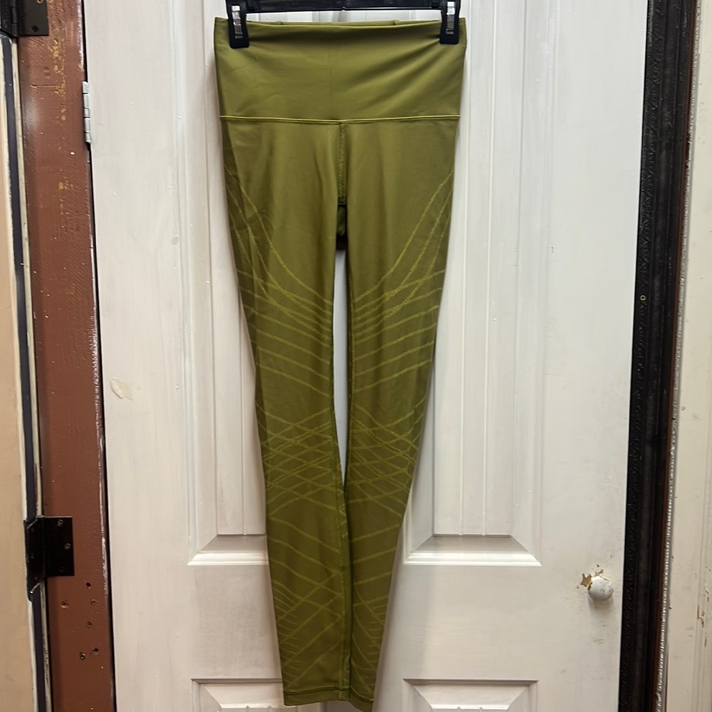 Lululemon leggings like new size 6